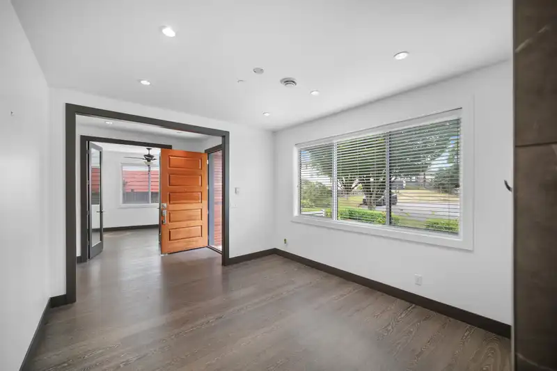 7493 GATINEAU PLACE - photo 4 of 38