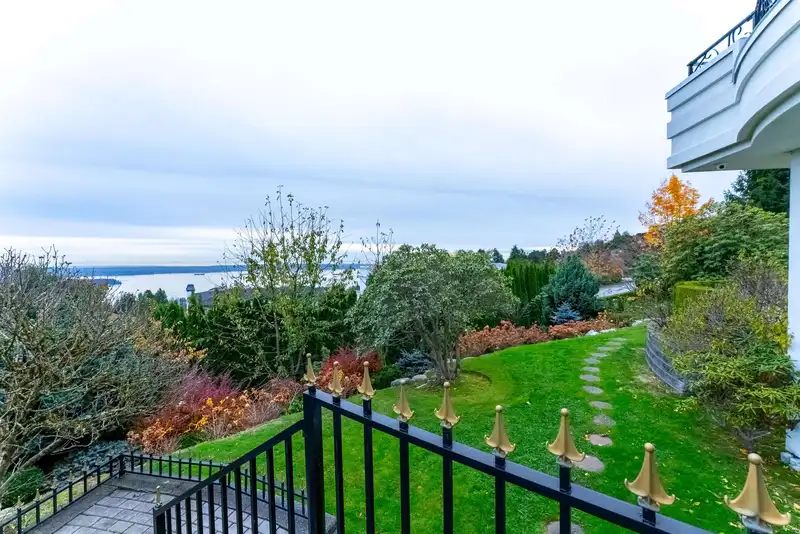 1409 CHARTWELL DRIVE - photo 3 of 33
