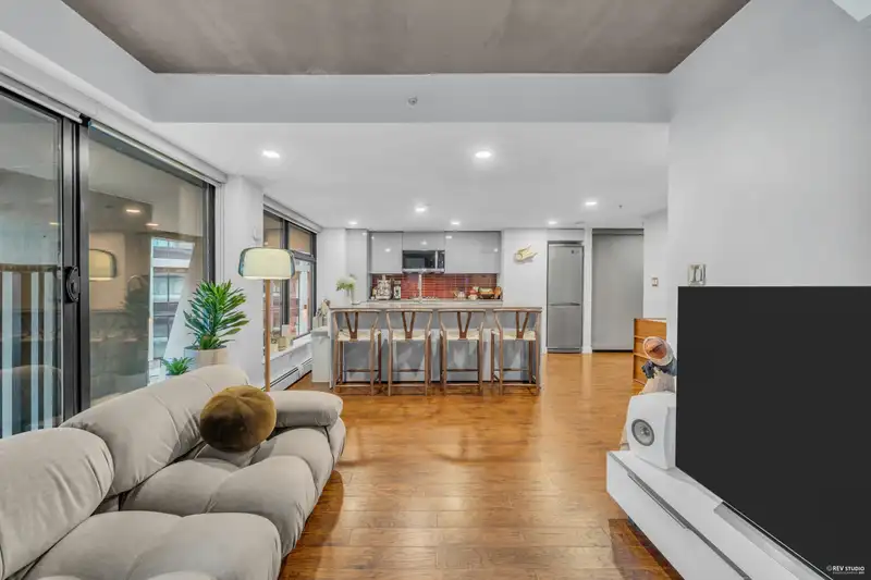 605 128 W CORDOVA STREET - photo 2 of 21
