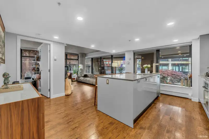 605 128 W CORDOVA STREET - photo 3 of 21