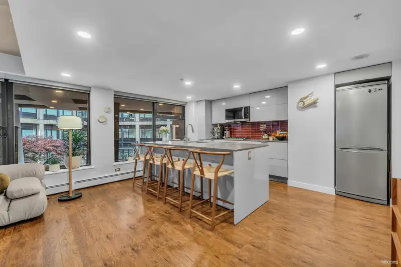 605 128 W CORDOVA STREET - photo 4 of 21
