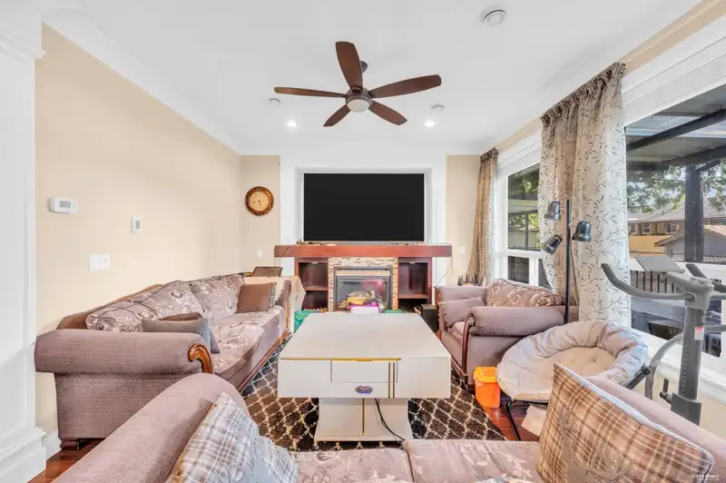 7423 115 STREET - photo 3 of 34