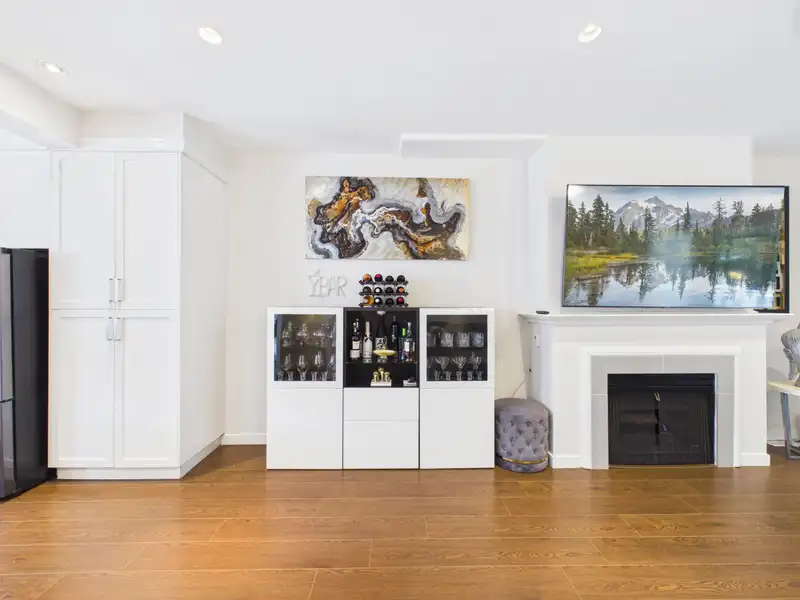8 6700 RUMBLE STREET - photo 4 of 31