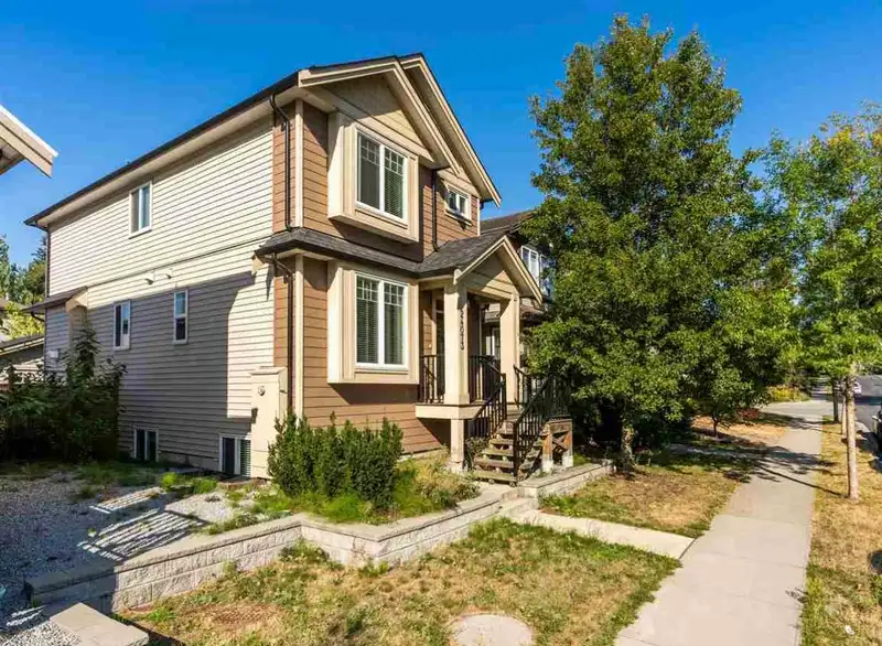 24073 102 AVENUE - photo 1 of 16