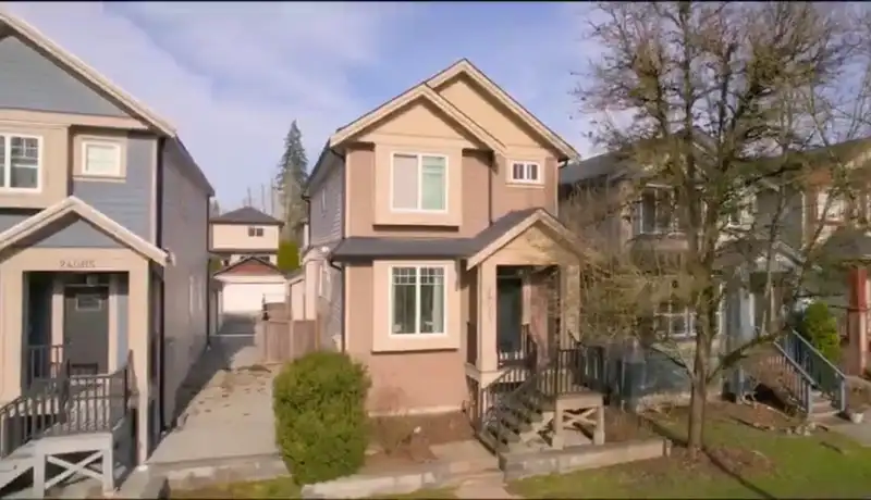 24073 102 AVENUE - photo 2 of 16
