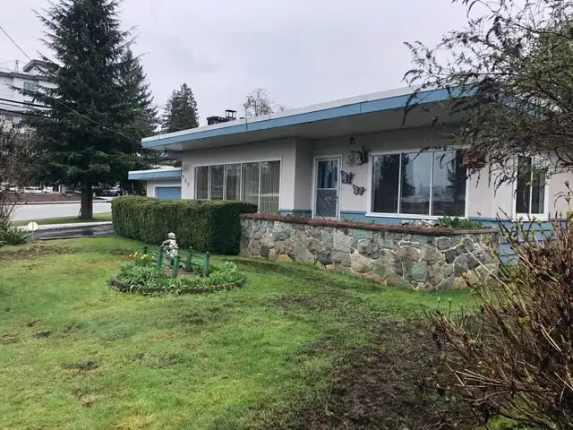650 CLARKE ROAD - photo 3 of 8