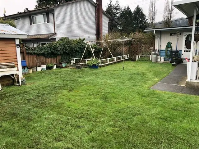 650 CLARKE ROAD - photo 4 of 8