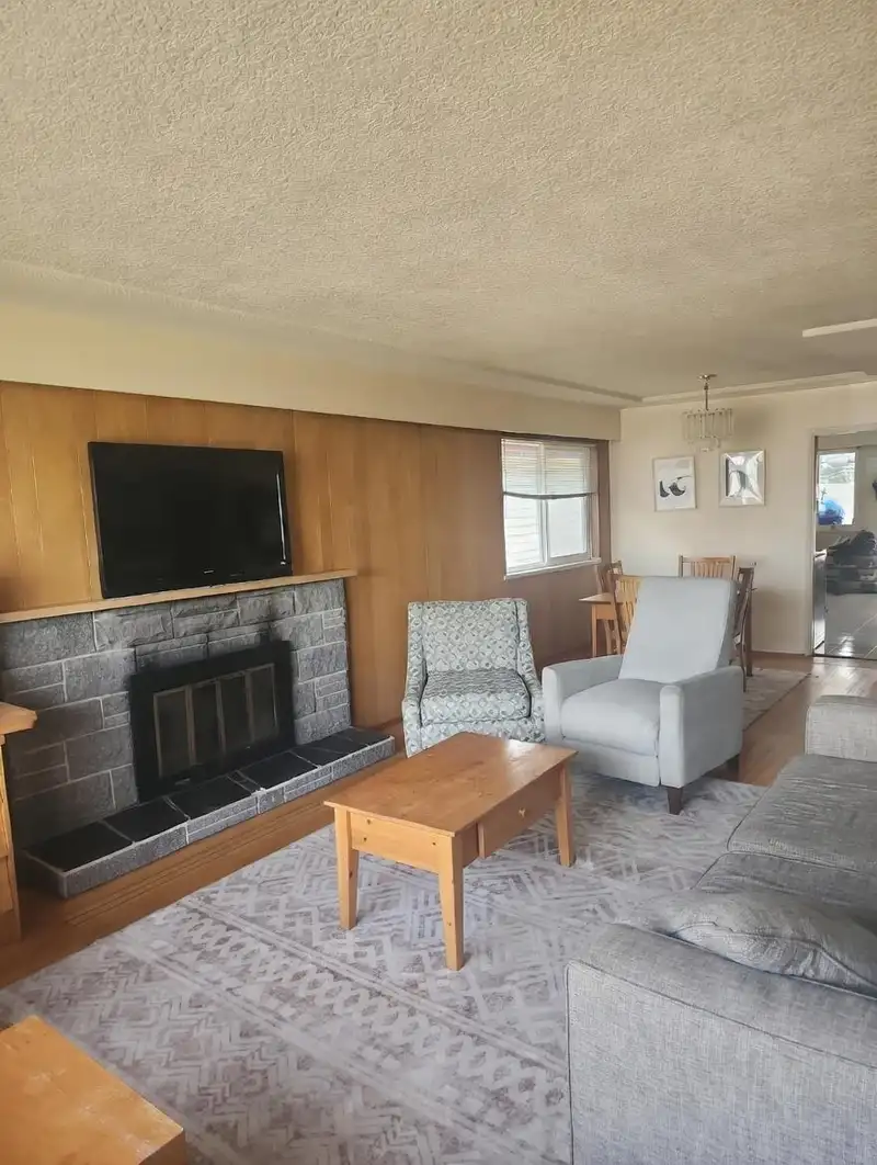 3312 QUEENS AVENUE - photo 2 of 11