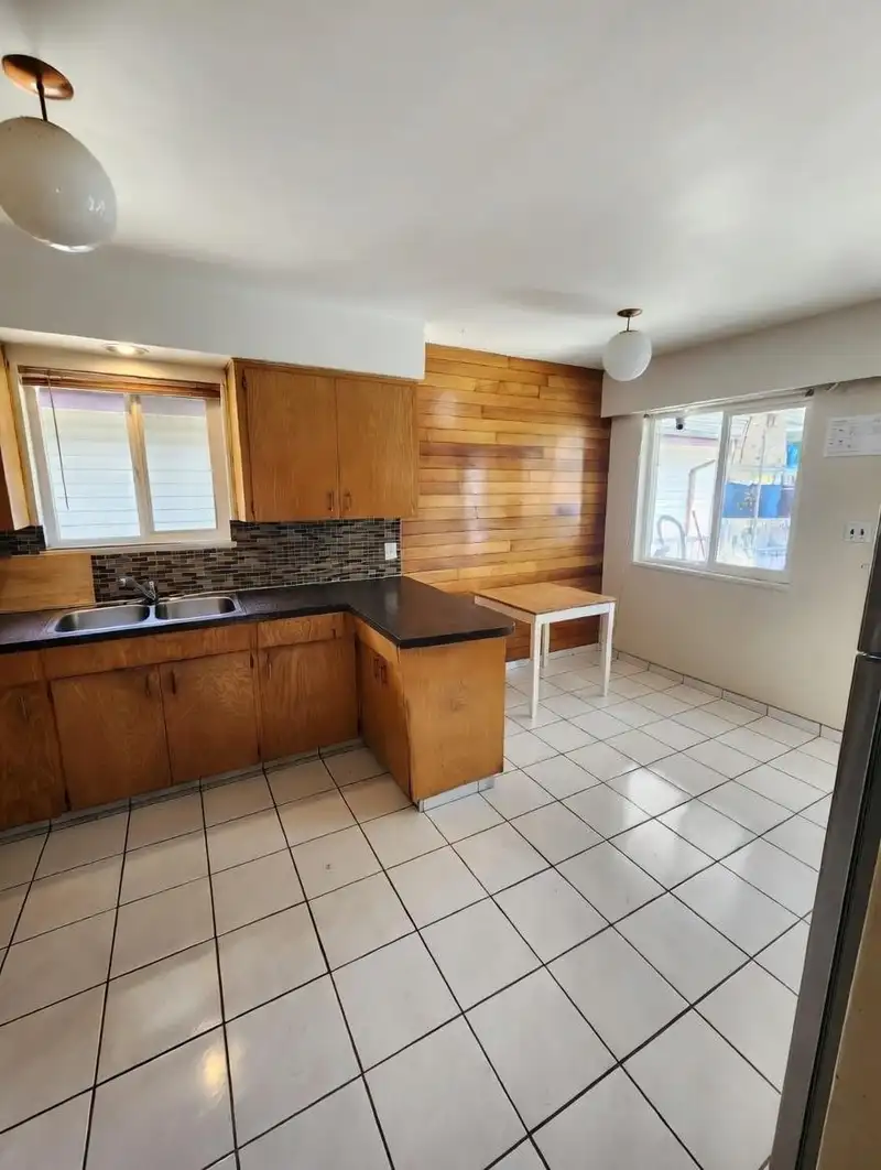 3312 QUEENS AVENUE - photo 4 of 11