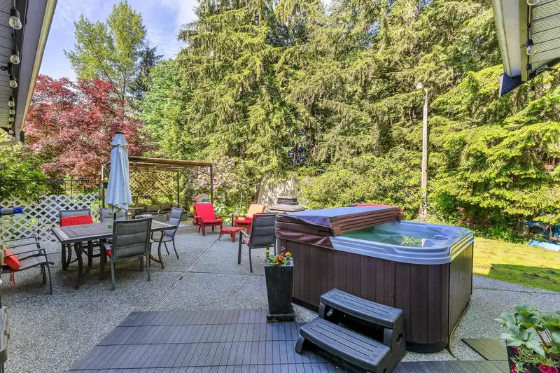 10851 GREENWOOD DRIVE - photo 2 of 40