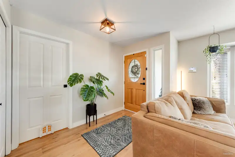 5856 GLENDALE DRIVE - photo 4 of 29