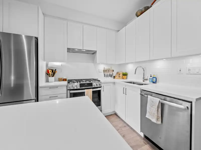 223 20673 78 AVENUE - photo 3 of 36