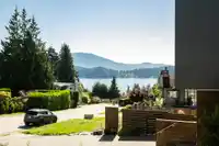565 WILDWOOD CRESCENT - thumbnail 1