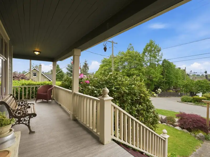 624 COLBORNE STREET - photo 4 of 40