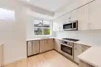 22 7039 MACPHERSON AVENUE - thumbnail 6