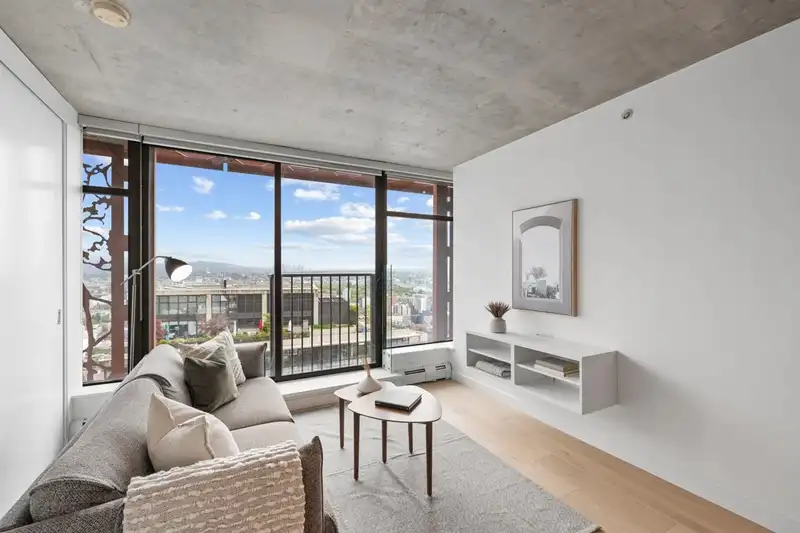 3705 128 W CORDOVA STREET - photo 4 of 39