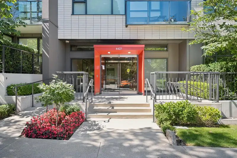 301 4427 CAMBIE STREET - photo 3 of 27