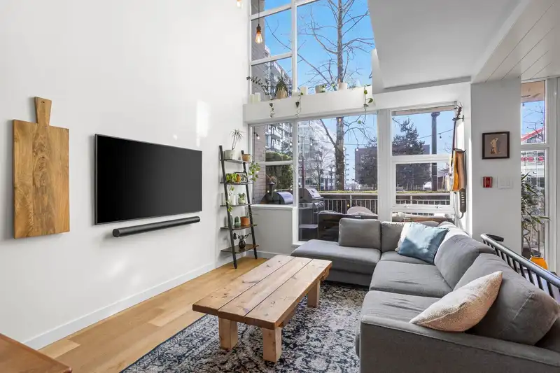 TH2 168 E ESPLANADE AVENUE - photo 1 of 36