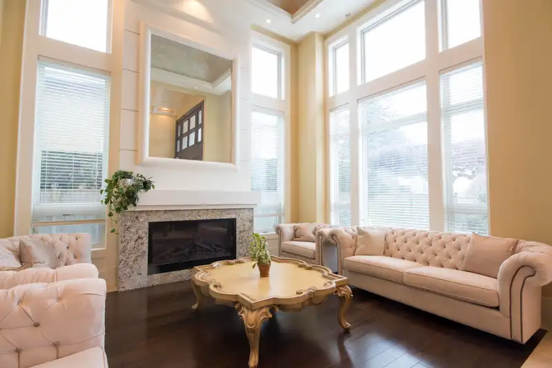 7928 SUNNYHOLME CRESCENT - photo 4 of 40