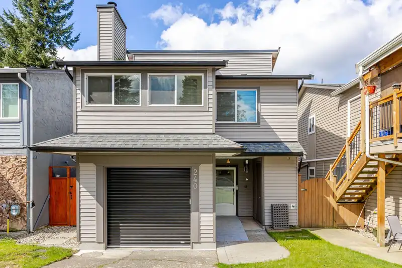 240 DAVIS CRESCENT - photo 2 of 37