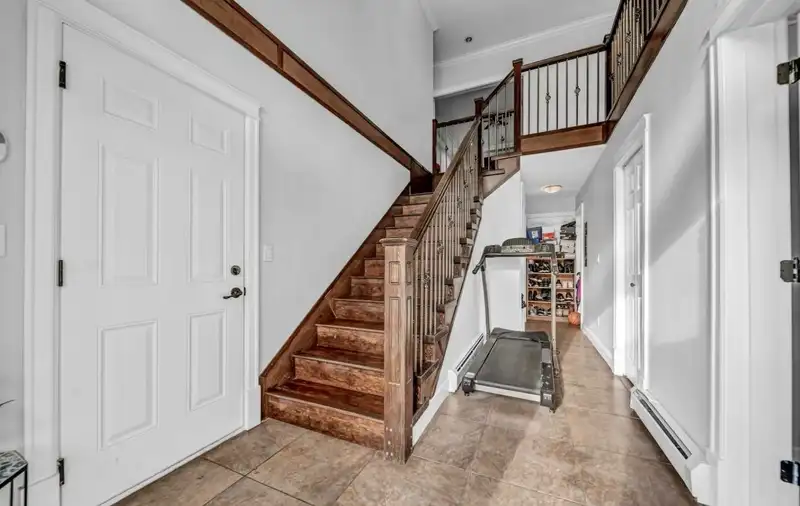 12101 84 AVENUE - photo 3 of 35
