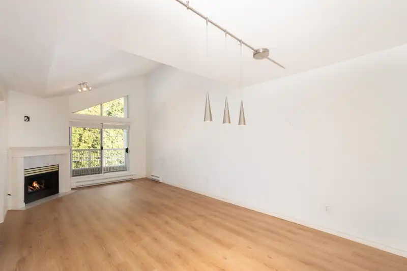 311 15272 20 AVENUE - photo 2 of 15