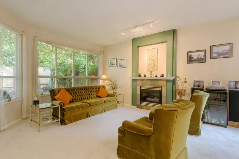 72 20881 87 AVENUE - photo 2 of 40