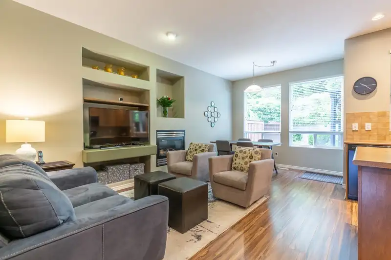 15 2381 ARGUE STREET - photo 4 of 40