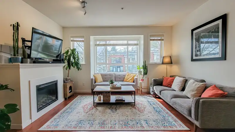 21 20159 68 AVENUE - photo 1 of 32