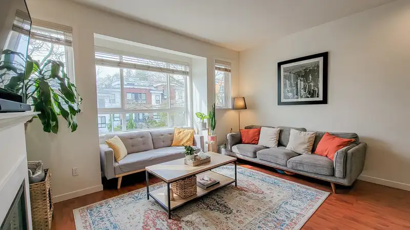 21 20159 68 AVENUE - photo 2 of 32