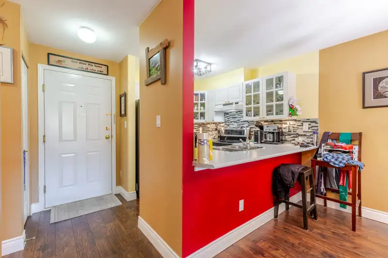 318 15110 108 AVENUE - photo 4 of 25