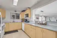 210 15220 GUILDFORD DRIVE - thumbnail 4