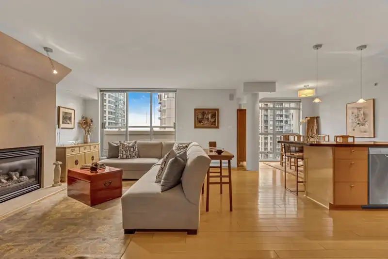 1404 819 HAMILTON STREET - photo 1 of 33