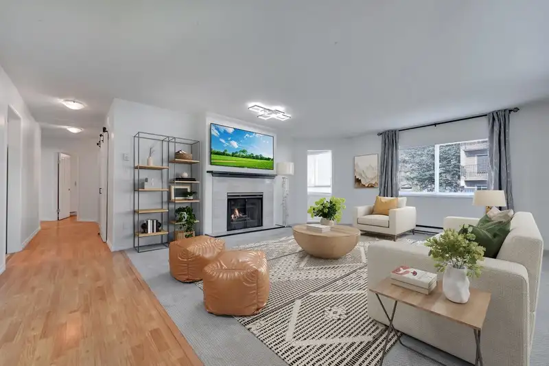 103 22241 SELKIRK AVENUE - photo 2 of 25
