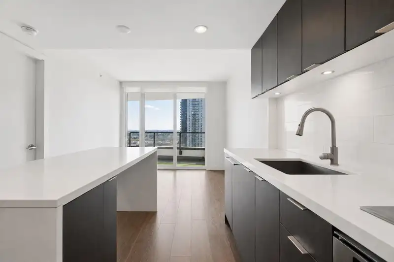 1909 8189 CAMBIE STREET - photo 2 of 25