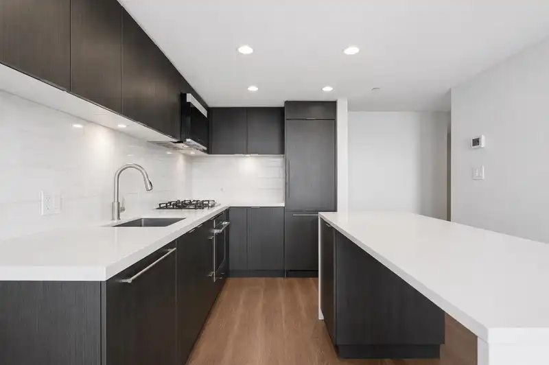 1909 8189 CAMBIE STREET - photo 4 of 25