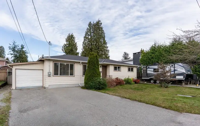 11735 74 AVENUE - photo 1 of 29