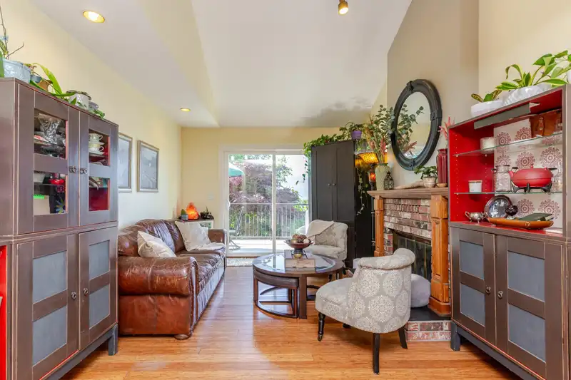 35210 ROCKWELL DRIVE - photo 4 of 29