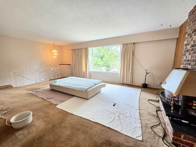 20670 46 AVENUE - photo 4 of 18