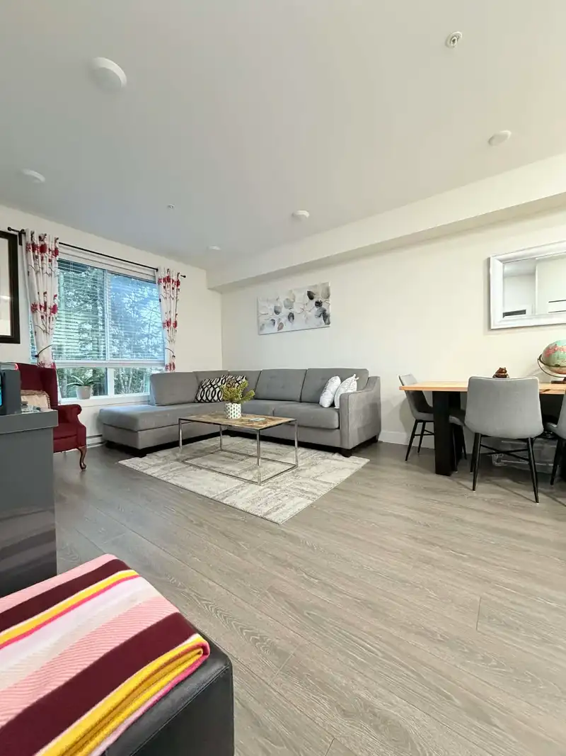 409 15351 101 AVENUE - photo 4 of 25