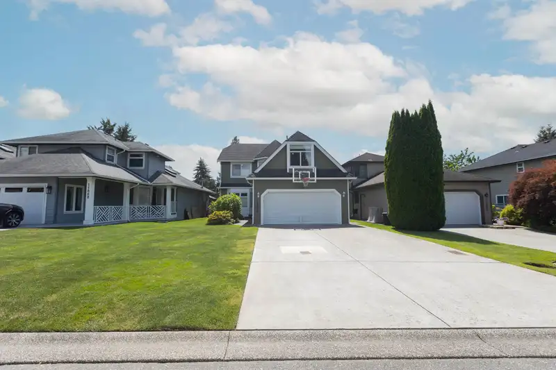 11858 WOODLYNN COURT - photo 1 of 40