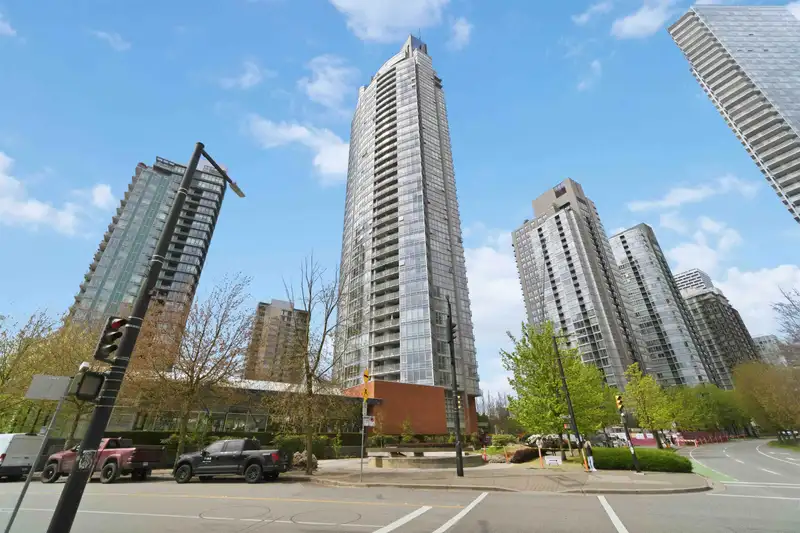 908 1408 STRATHMORE MEWS - photo 2 of 36