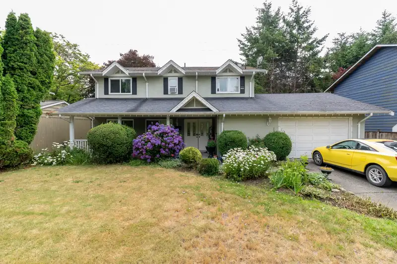 1438 53A STREET - photo 2 of 14