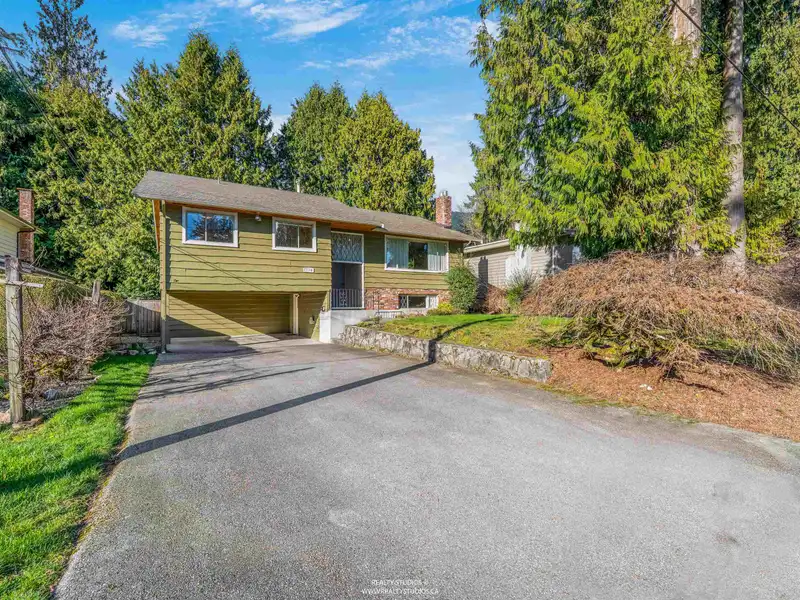 1110 LODGE ROAD - photo 2 of 39