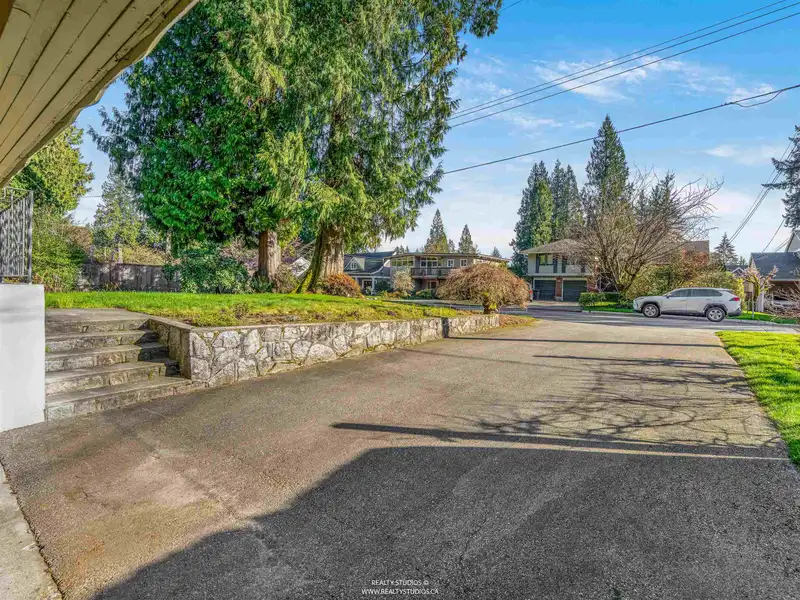 1110 LODGE ROAD - photo 4 of 39