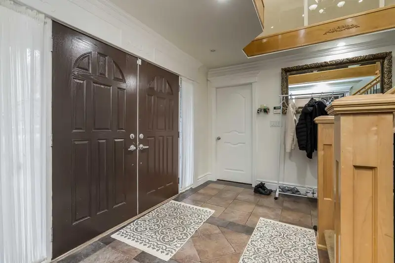 13027 68 AVENUE - photo 3 of 36