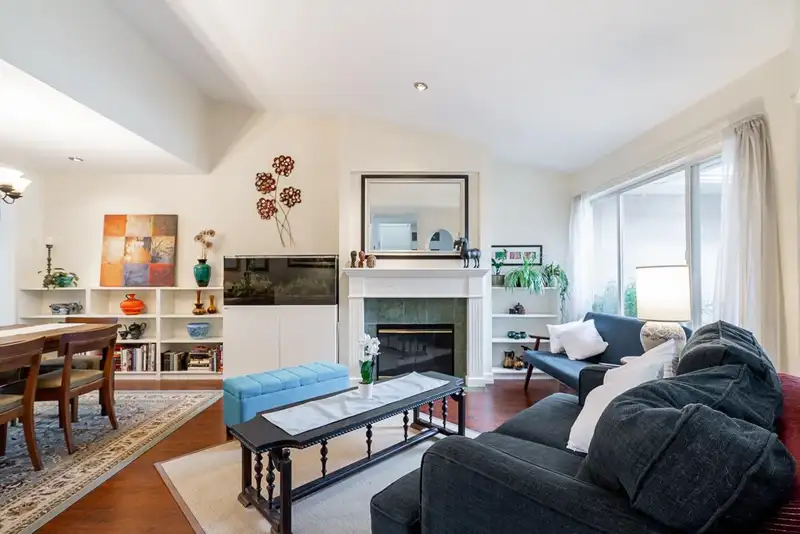 157 15501 89A AVENUE - photo 2 of 36