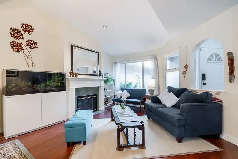 157 15501 89A AVENUE - photo 3 of 36