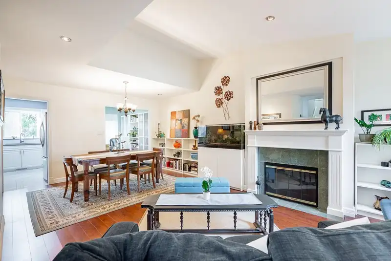 157 15501 89A AVENUE - photo 4 of 36