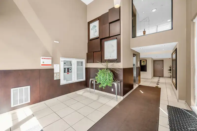 824 7831 WESTMINSTER HIGHWAY - photo 2 of 33